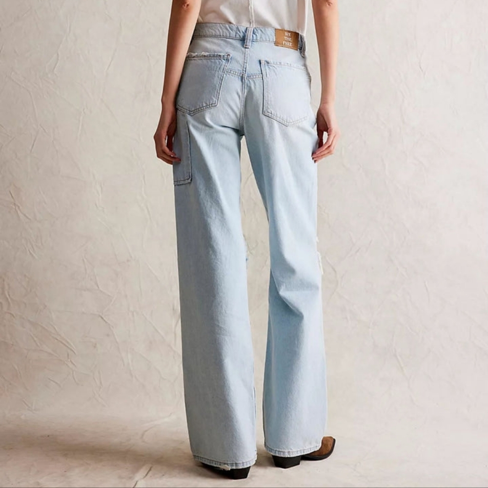 Free People We The Free Tinsley Baggy Ripped Boyfriend Jeans - Light Wash - Picture 4 of 14